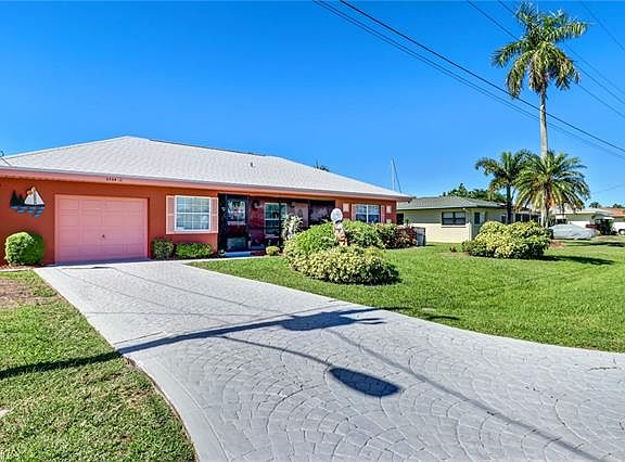 Home For Sale In Cape Coral