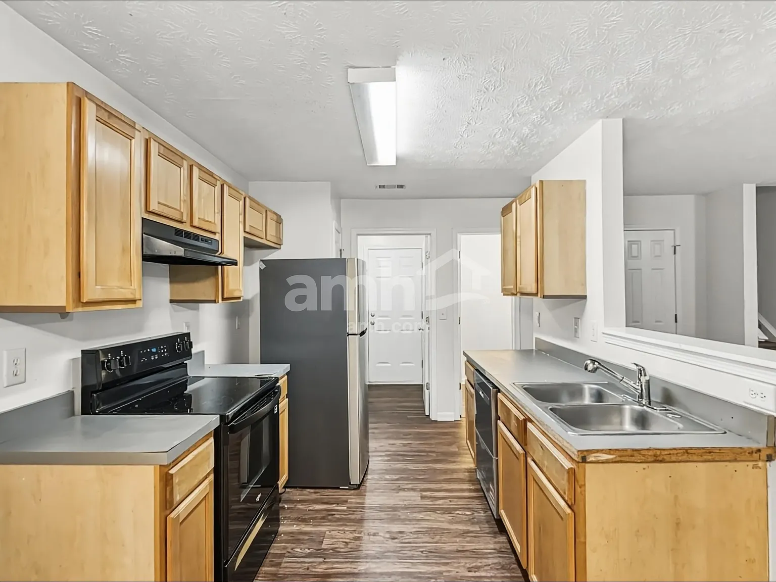 3 bed, 2.5 bath, 1843 sqft, $2,000 — Photo 3