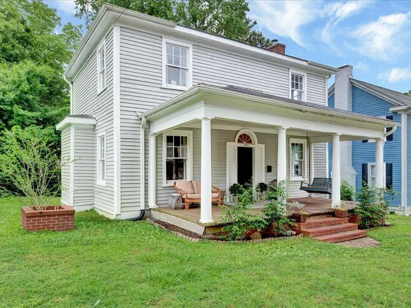 215 W Chisholm St, Sanford, NC 27330