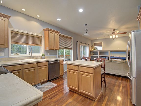 5th image of 2545 W 10th St