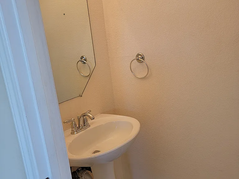 6001 Fenwick Ln — Photo 6