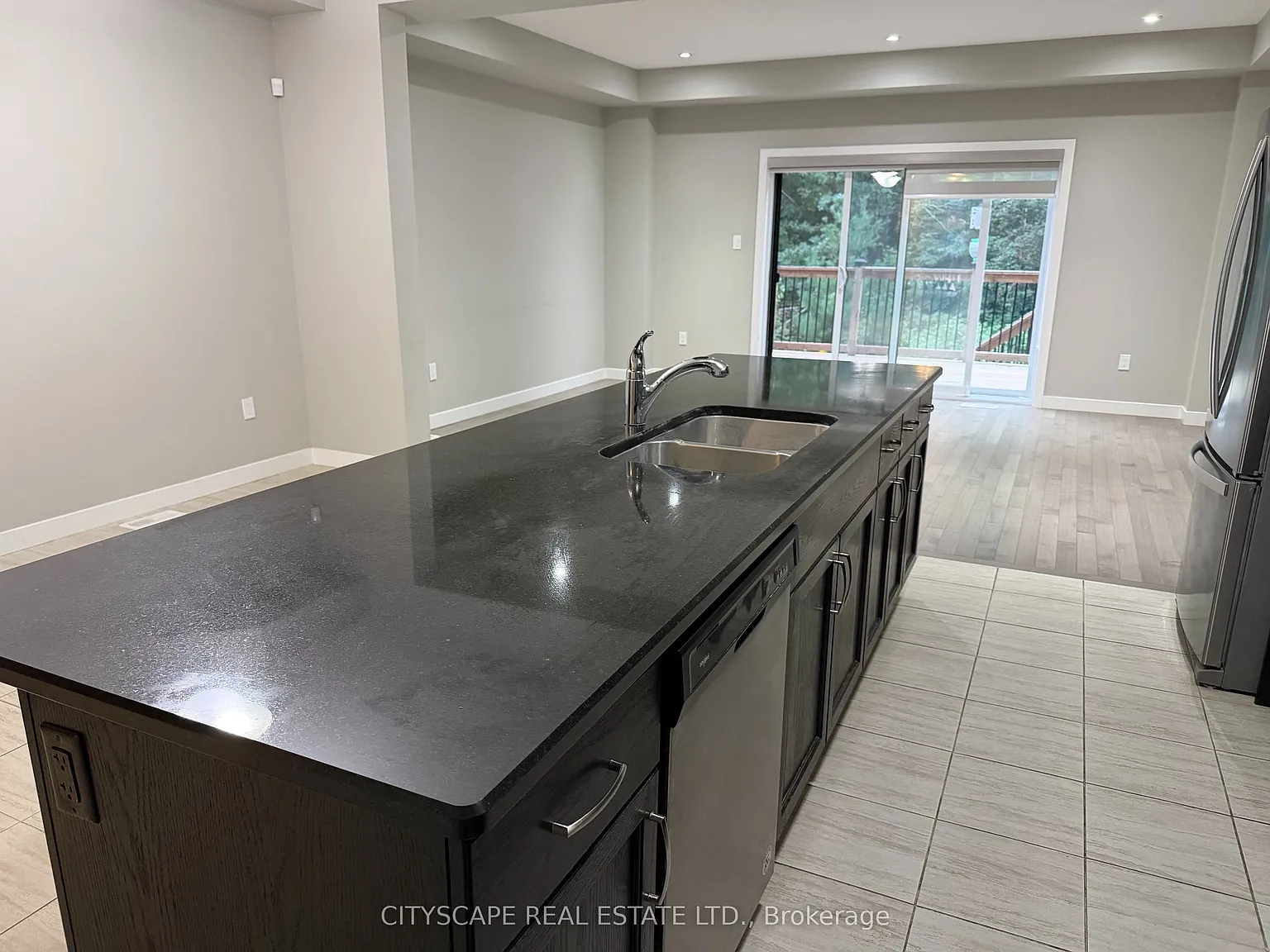 4 bed, $2,800 — Photo 4