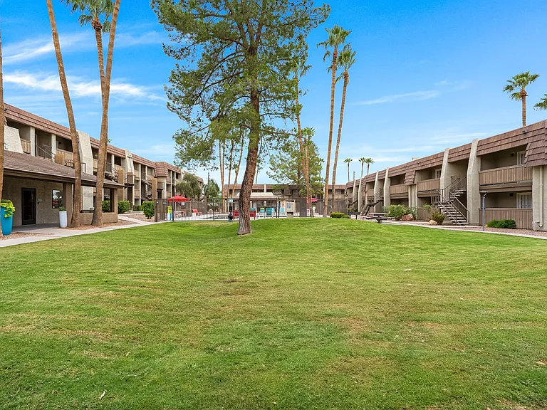 Verde Apartments — Photo 4