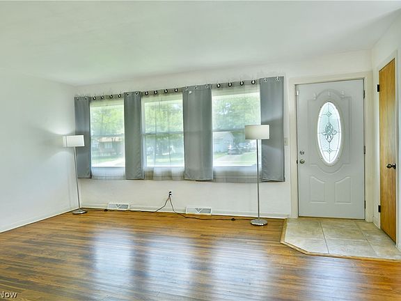 3rd image of 2231 Stewart Dr NW