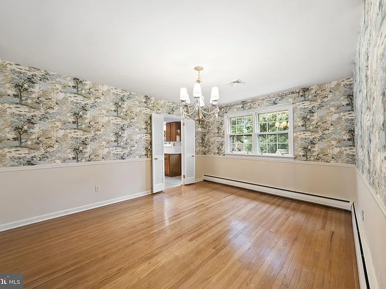 1026 Waltham Rd — Photo 10
