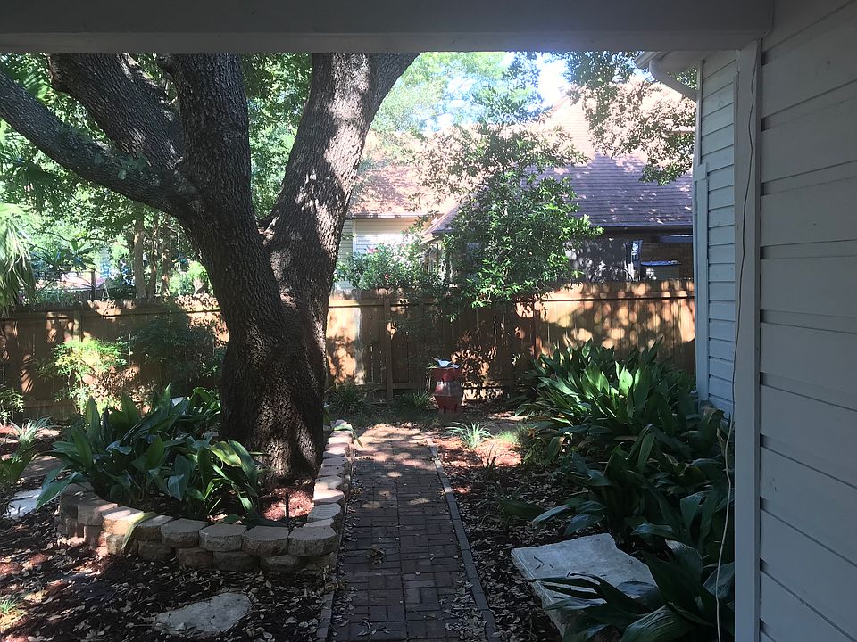 1st image of 601 Willow Wood Ln