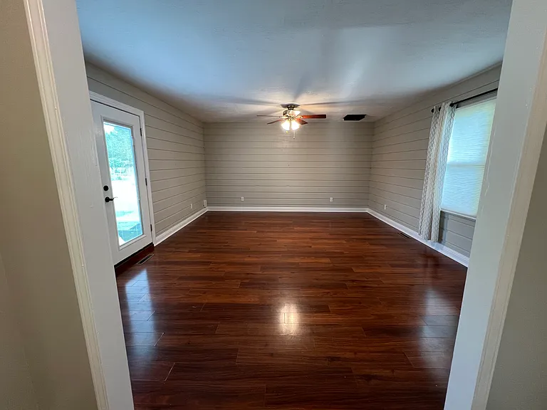 331 Madison Dr — Photo 14