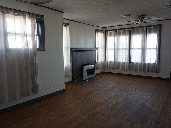 5th image of 202 S Avenue D
