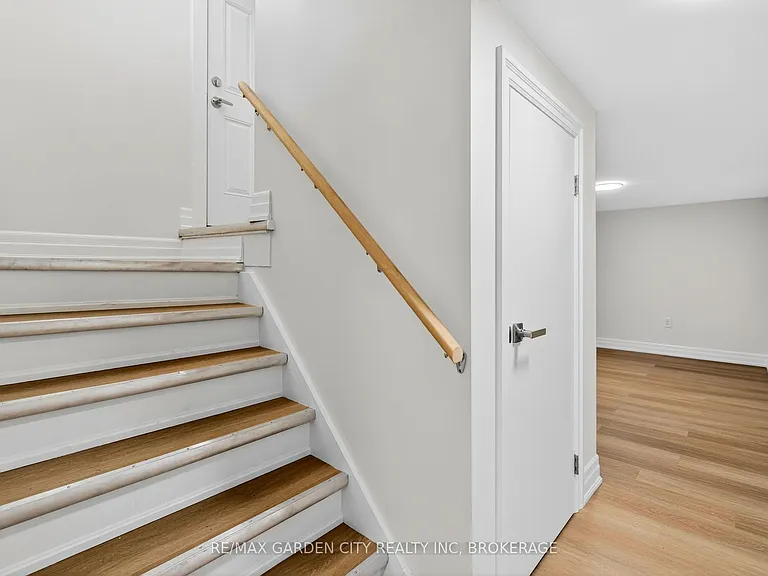 104 Carrick Ave #LOWER — Photo 3