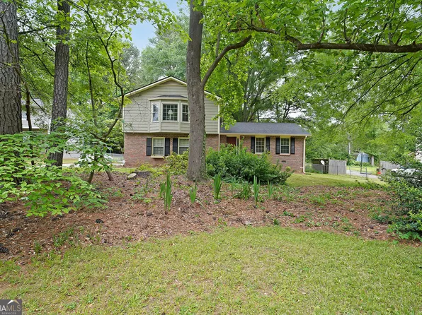 387 Cascade Dr SW, Lilburn, GA 30047