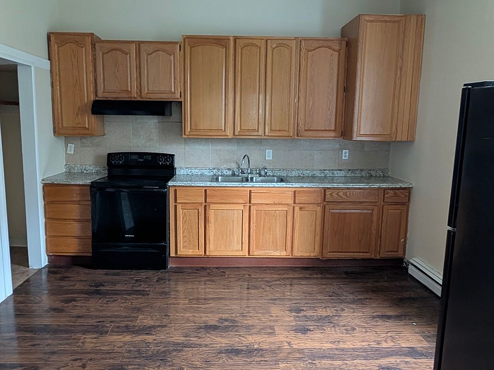 1st image of 229 W Walnut Ln #2