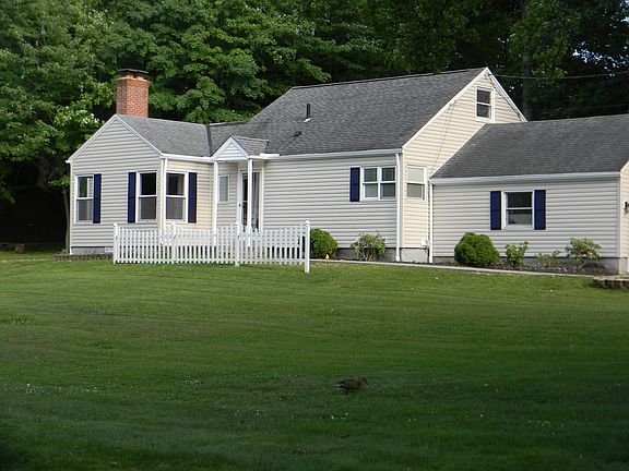 3rd image of 6025 Briardale Ln