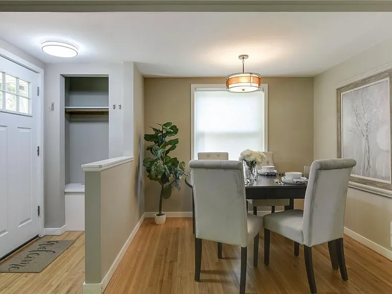 3435 Zenith Ave N — Photo 2