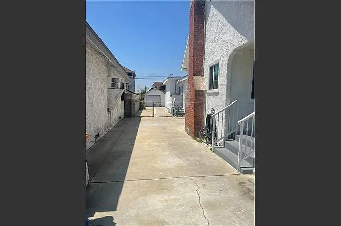 545 S Sadler Ave — Photo 16