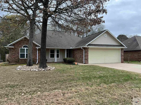 528 E Greenfield Dr, Wake Village, TX 75501