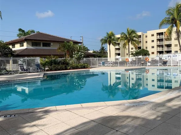 8185 NW 7th St APT 218, Miami, FL 33126