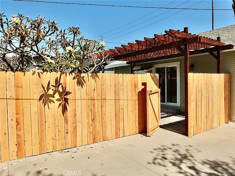 4036 E Vermont St — Photo 57
