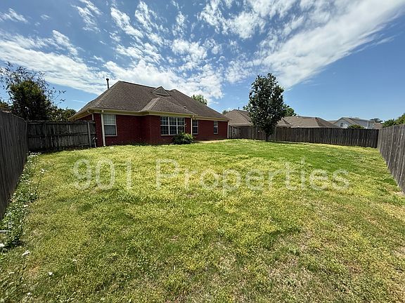 3rd image of 40 Garden View Dr