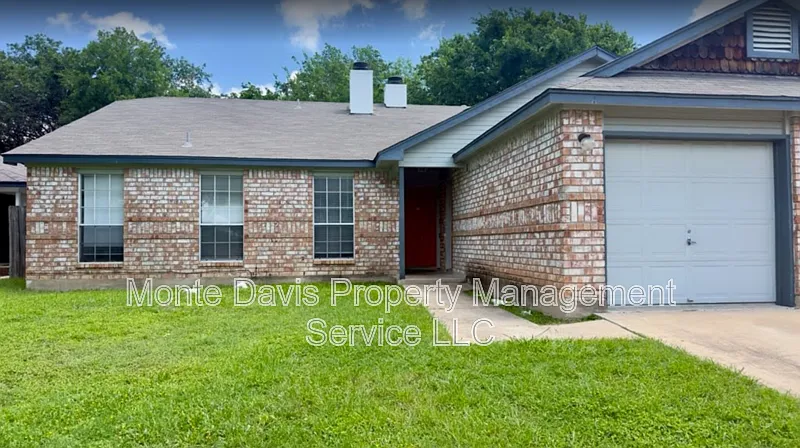 Building Photo - 2306 Fuzz Fairway #A