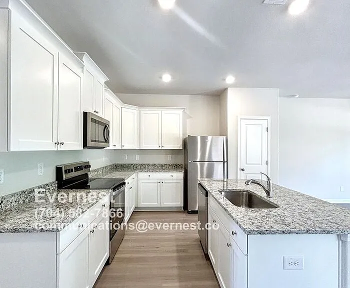 2108 Willow Glen Dr — Photo 2