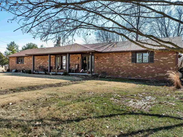 108 Oaklawn Cir, Energy, IL 62933