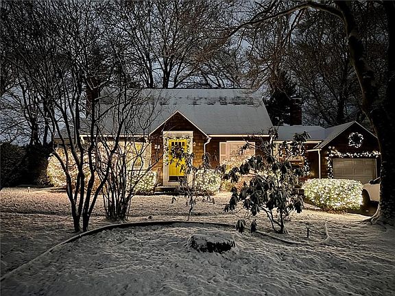 3rd image of 77 Woodstock Ln