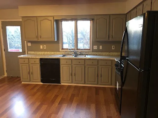 1534 E Valley Pl — Photo 4