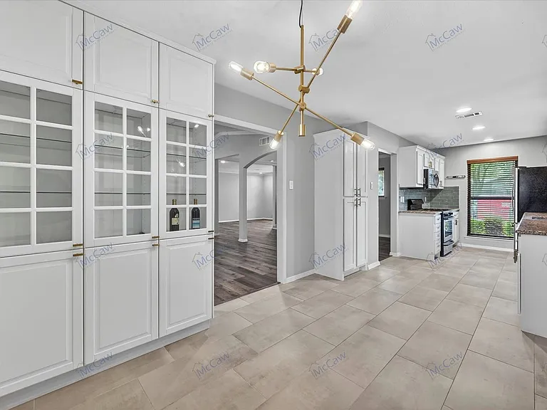 3827 Clubway Ln — Photo 6