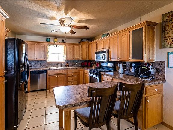 5th image of 210 Magnolia Ave