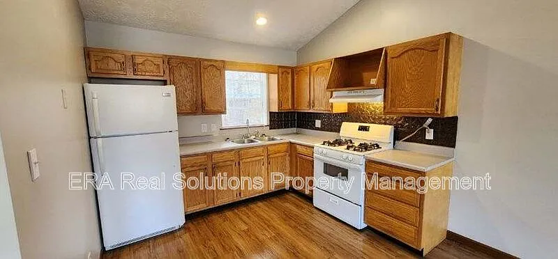 2 bed, 1.0 bath, $885 — Photo 3