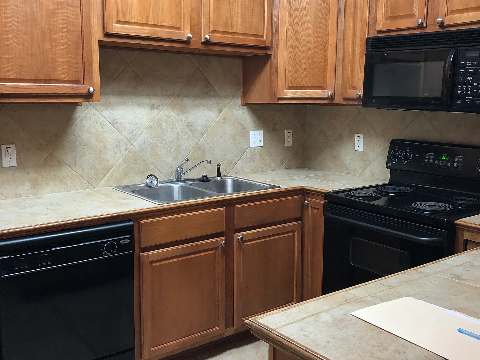 2 bed, 2.5 bath, 1200 sqft, $1,700 — Photo 2