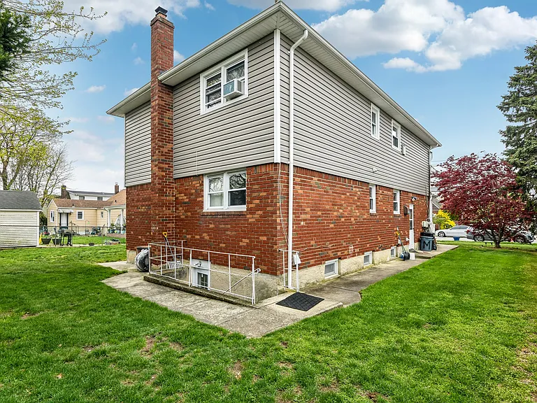 183 Litchfield Ave — Photo 19