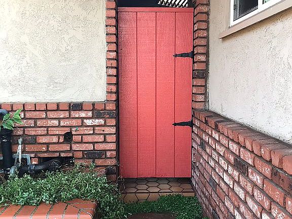 5th image of 8664 Enramada Ave