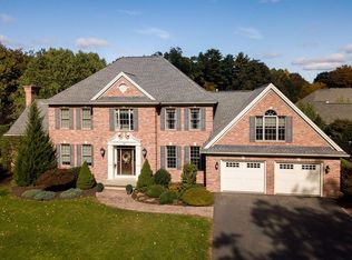 10 Greenwich Rd, Longmeadow, MA 01106