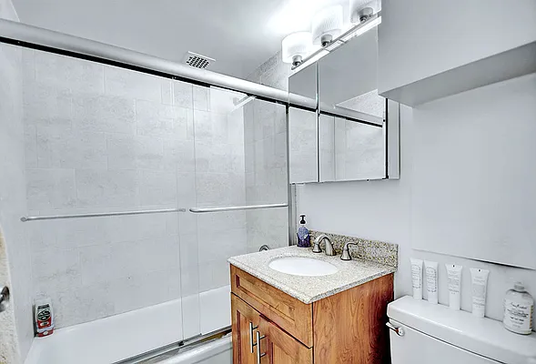 Rented by Urbane Brokerage | media 27