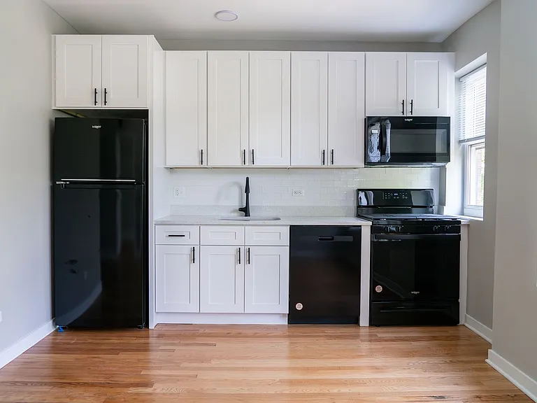 3051 W Leland Ave — Photo 27