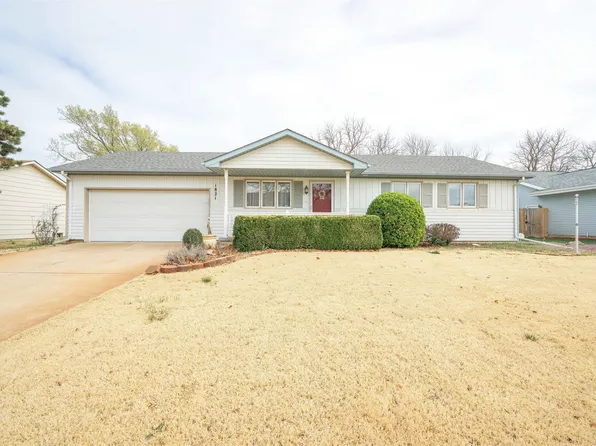 1821 Parkwood Dr, Salina, KS 67401