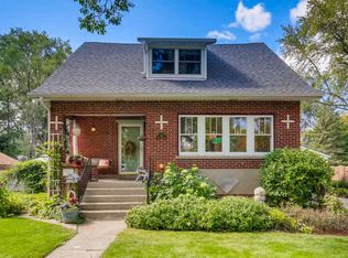 120 N Elmwood Ave, Palatine, IL 60074