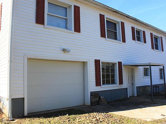 3rd image of 203 Trout St