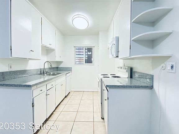 5th image of 20353 Saticoy St APT 2