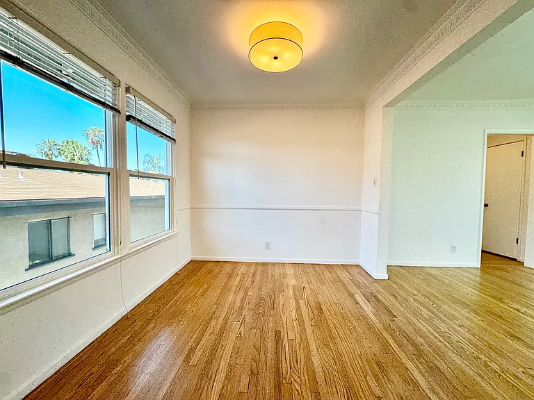 1266 N Laurel Ave #11 — Photo 7