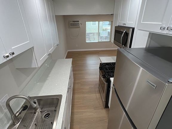 4th image of 5252 Cahuenga Blvd #8