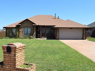 10521 Peacock Cir, Midwest City, OK 73130