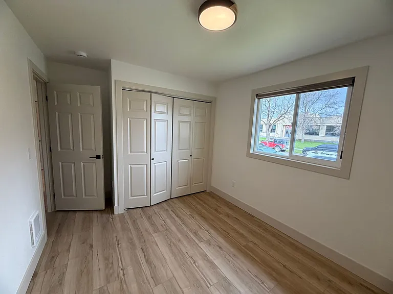 218 W Nevada St — Photo 18