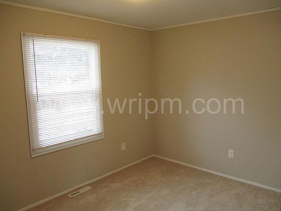 3rd image of 309 Oakwood Dr
