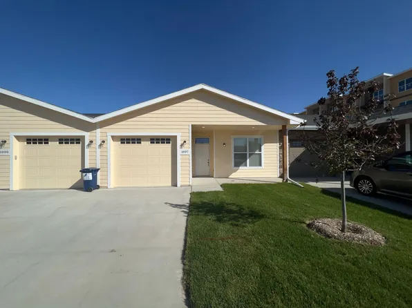 1717 Hillcrest Dr, Bellevue, NE 68005