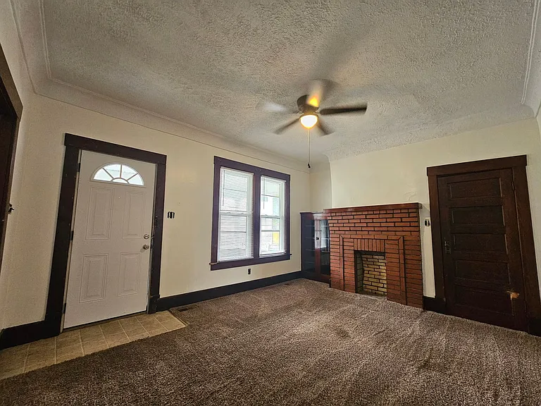 389 Gilmore St — Photo 2