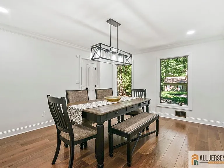 16 Phyllis Pl — Photo 16