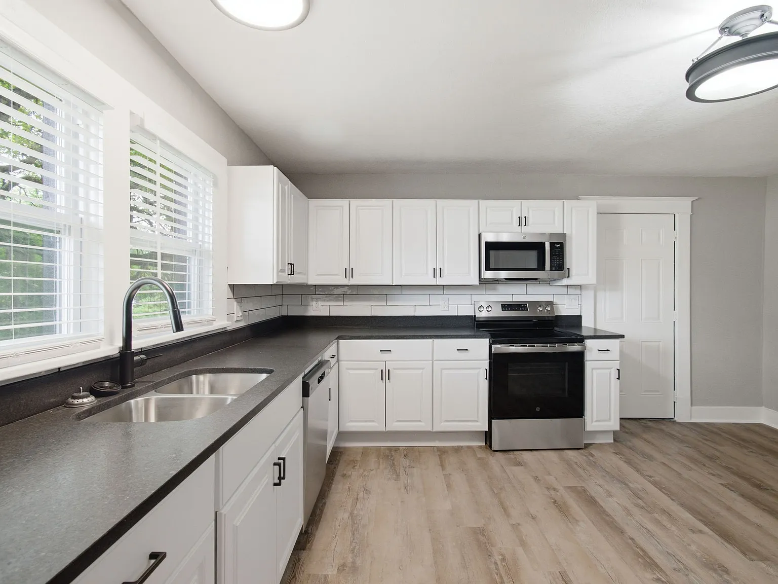 2 bed, $1,200 — Photo 2