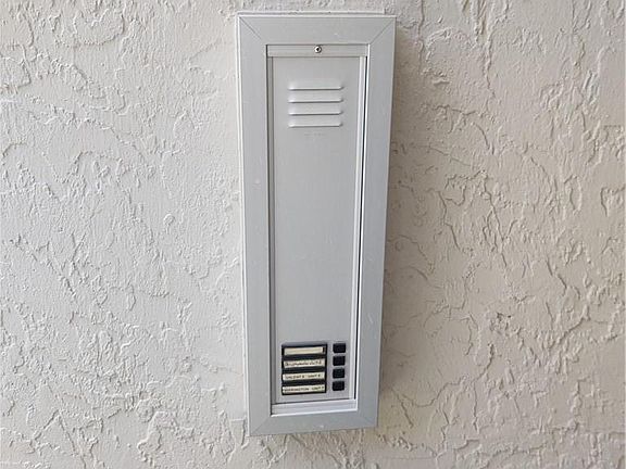 4th image of 5801 Coach House Cir APT B